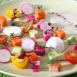 彩り野菜とサーモンのキュービックサラダ