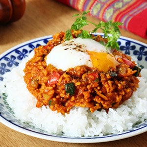 完熟トマトのチキンキーマカレー