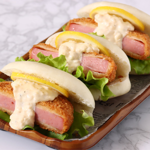 厚切りハムカツのレモンタルタル包サンド